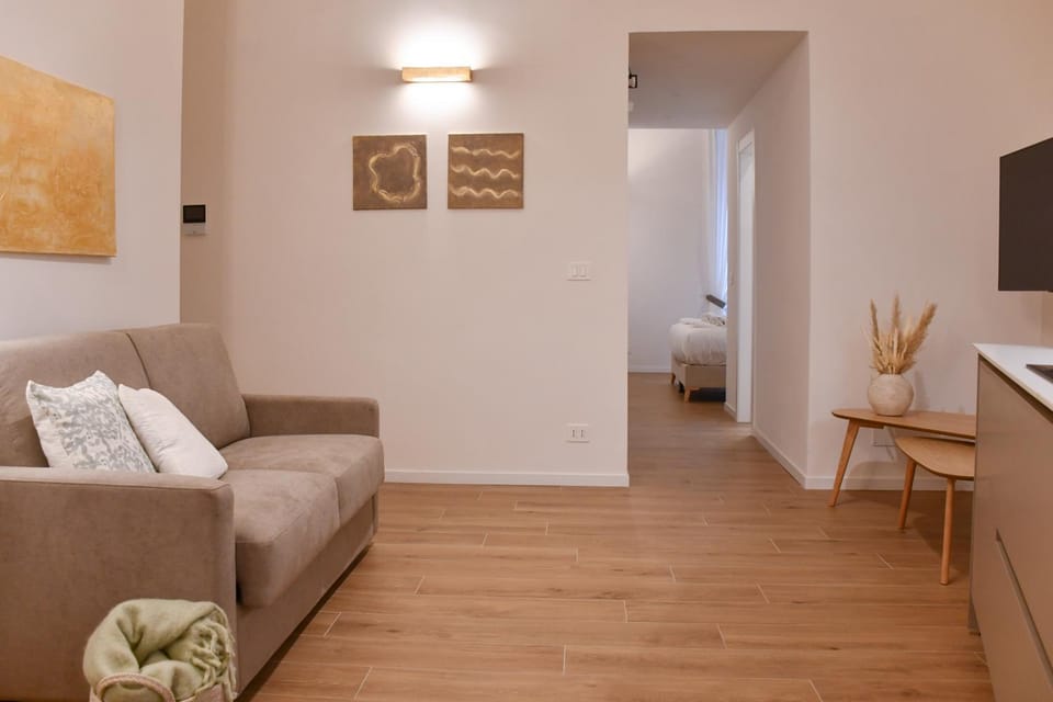 TV and multimedia, Living room, Seating area, Bedroom
