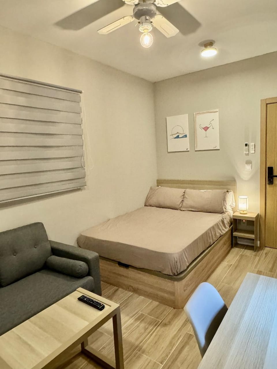 Photo of the whole room