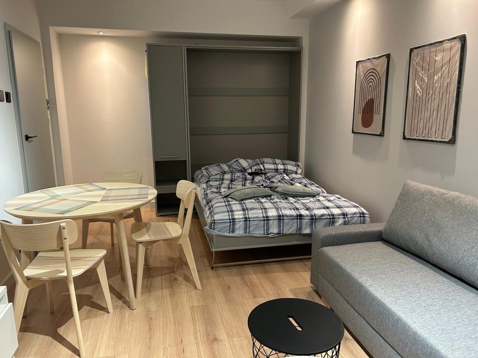 Bed, Living room, Photo of the whole room, Seating area, Dining area, Bedroom