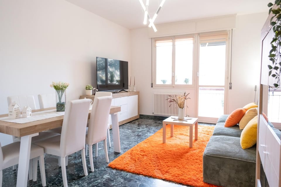 Communal lounge/ TV room, TV and multimedia, Living room, Seating area, Dining area, Evening entertainment