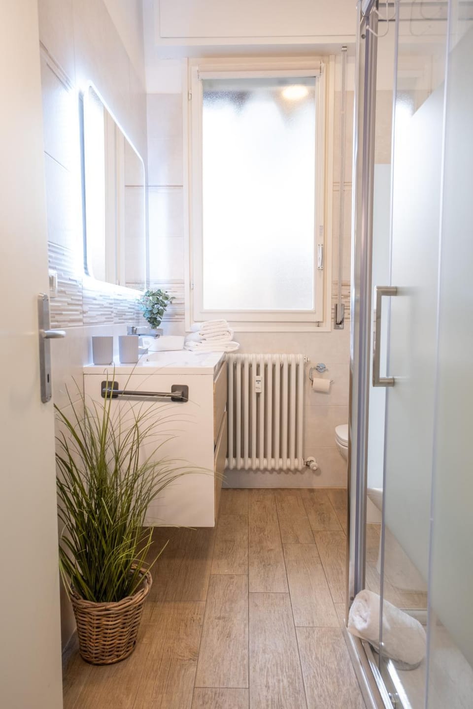 Shower, Toilet, Bathroom, towels