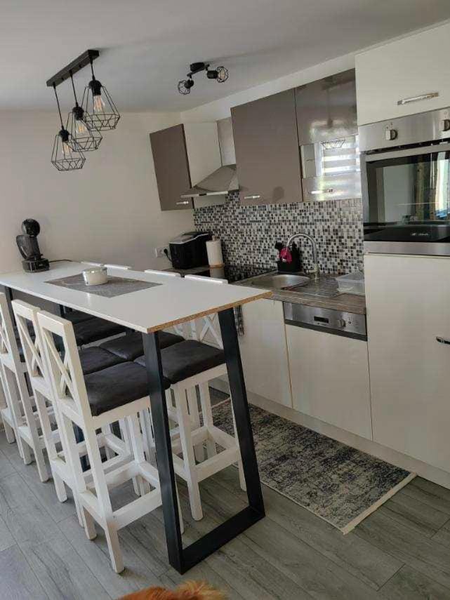 Kitchen or kitchenette, Dining area, dishwasher, oven, stove