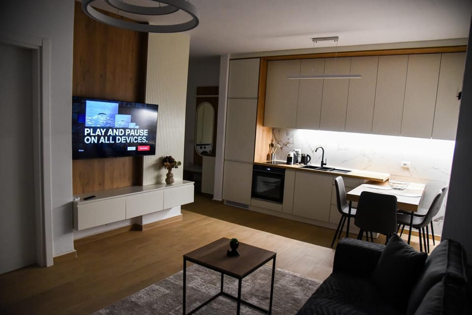 TV and multimedia, Coffee/tea facilities, Kitchen or kitchenette, Living room, Seating area, Dining area, minibar