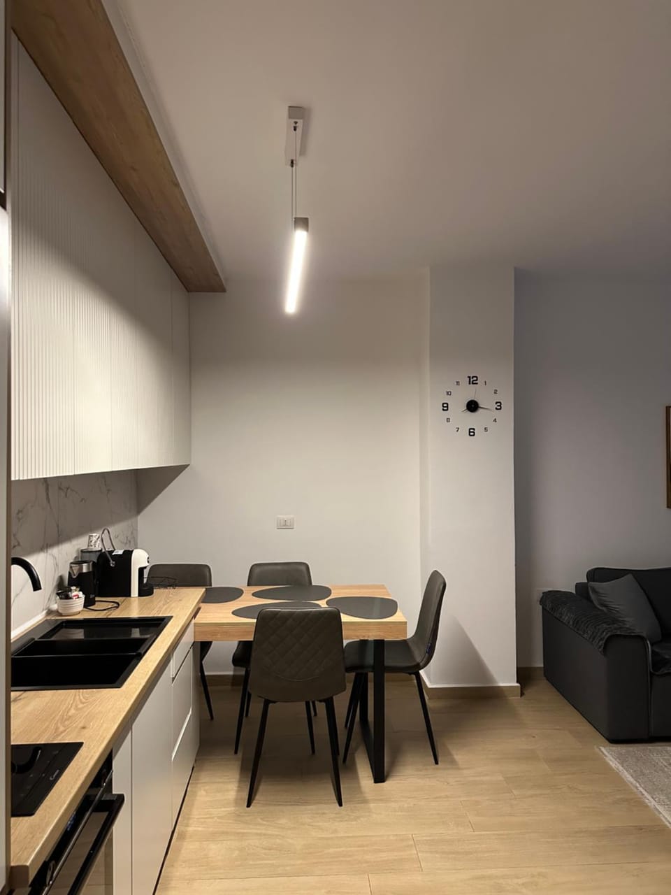 Kitchen or kitchenette, Living room, Seating area, Dining area