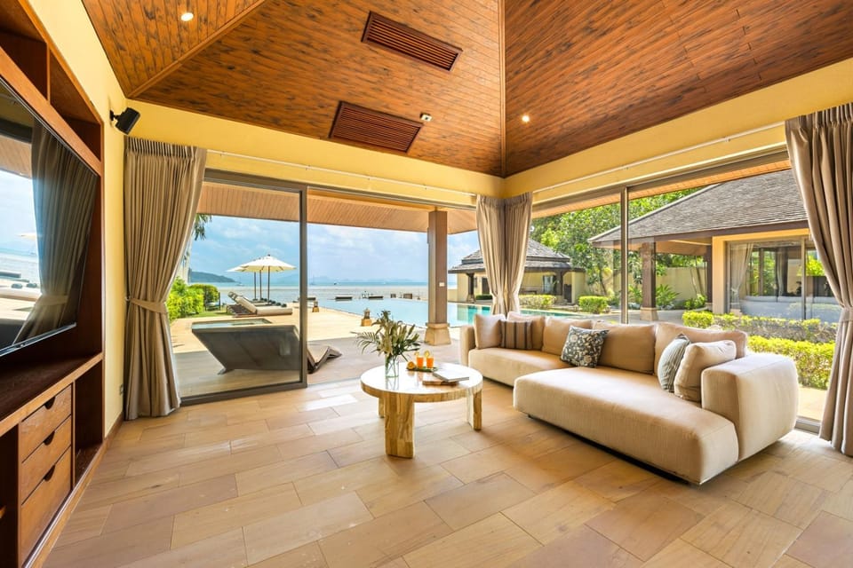 Patio, Communal lounge/ TV room, Day, Natural landscape, TV and multimedia, View (from property/room), Balcony/Terrace, Seating area, Sea view