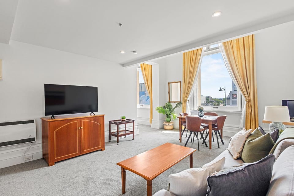 TV and multimedia, Living room, Dining area