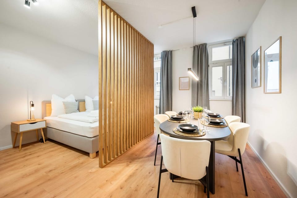 Bed, TV and multimedia, Photo of the whole room, Seating area, Dining area, Bedroom