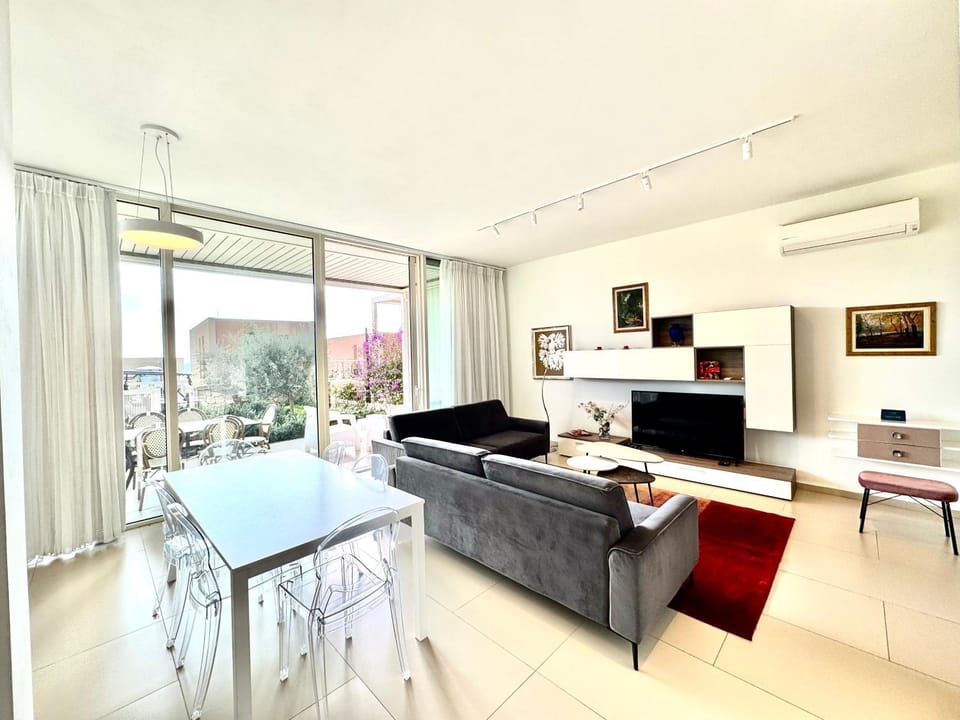 TV and multimedia, Living room, Dining area