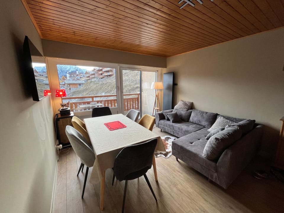 TV and multimedia, Living room, Dining area