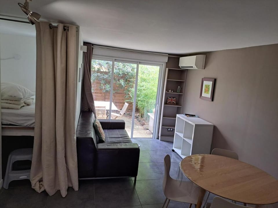 Hameau du Puech, rez-de-jardin avec parking et clim Apartment in Agde