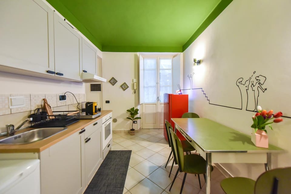 Kitchen or kitchenette, Dining area, oven, pet friendly, stove
