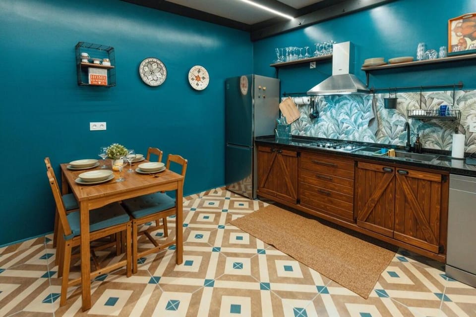 Kitchen or kitchenette, Dining area, stove