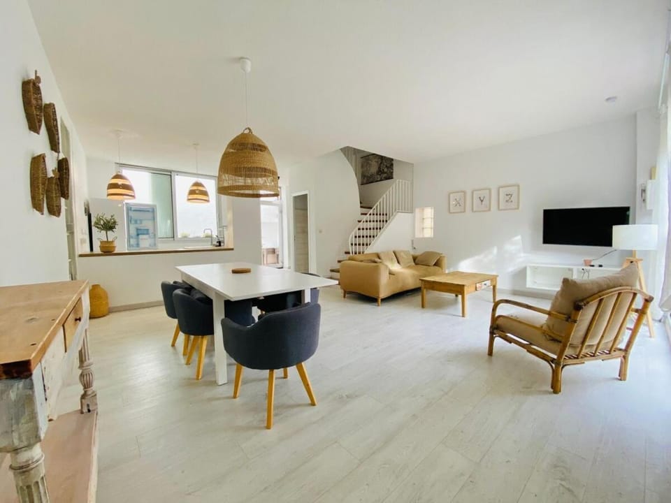 Duplex 3 Chambres Proche Gare Clim, WIFI, parking Apartment in Perpignan