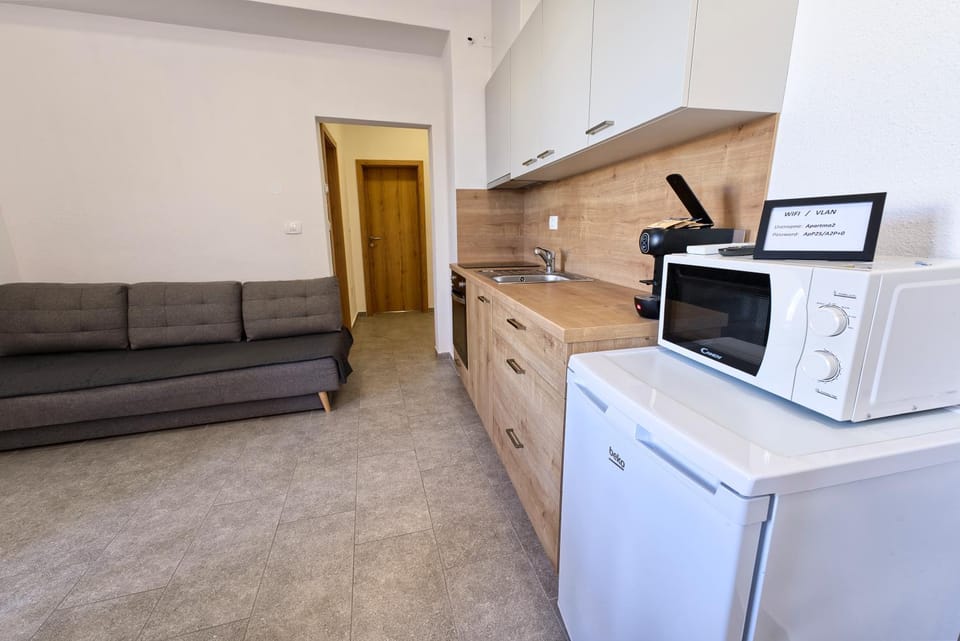 Kitchen or kitchenette, Living room, stove