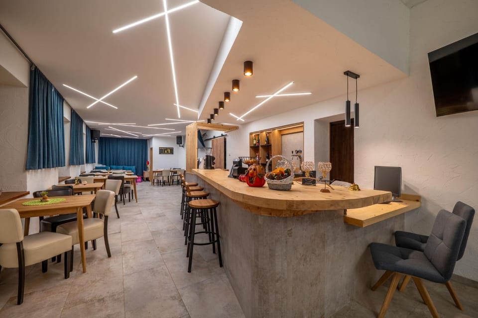 Communal lounge/ TV room, Lobby or reception, Breakfast, Buffet breakfast