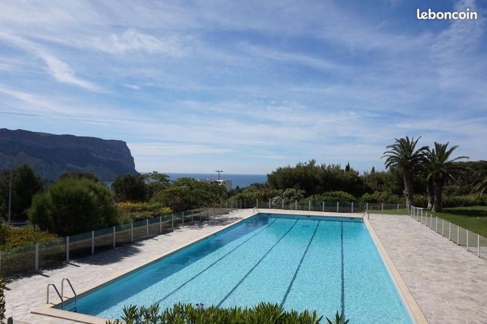 Cassis 4 pers Vue Mer Wifi Piscine Parking Tennis Apartment in Cassis