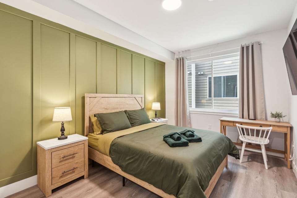 Bed, Bedroom, towels