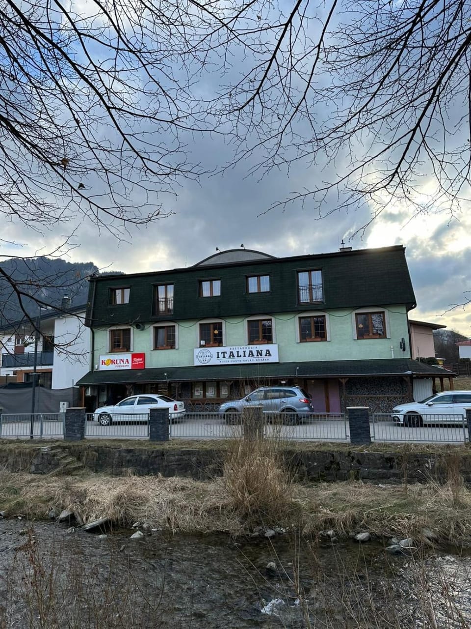 Property building, Natural landscape, Mountain view, Location