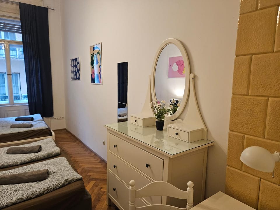 Lovely Riverside Rooms Hostel in Budapest