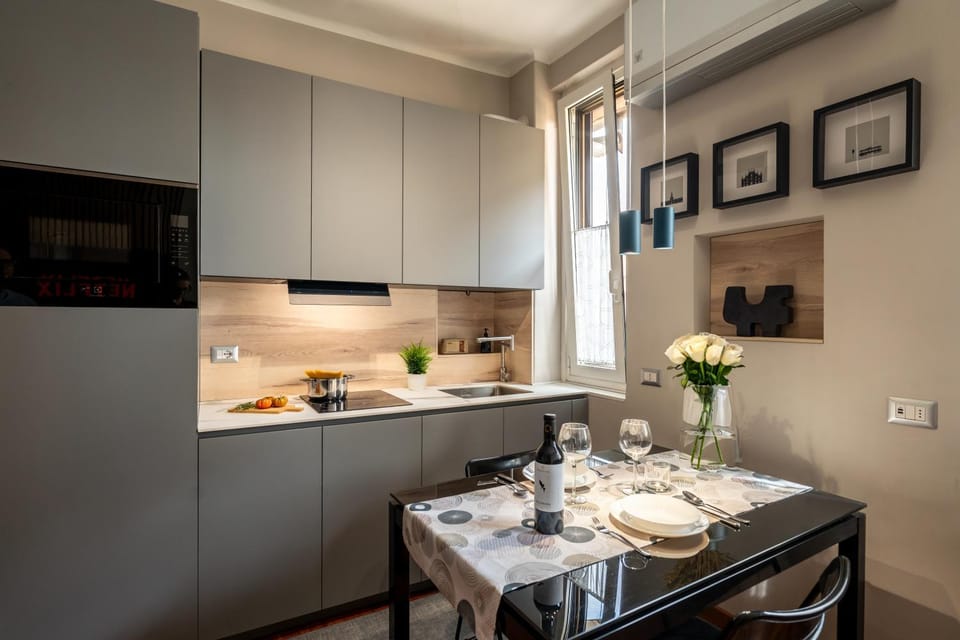 Kitchen or kitchenette, Dining area, Meals, stove