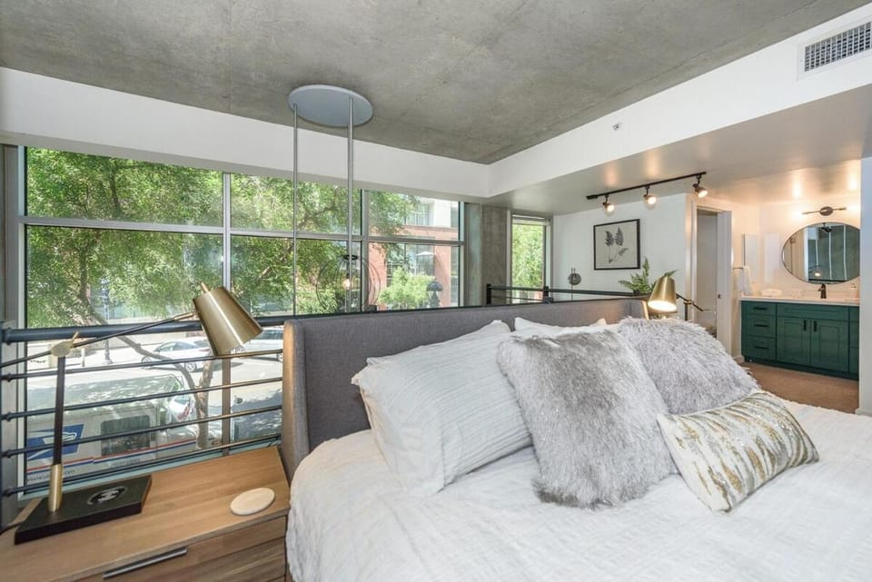 King Size Luxury Loft Petco-Park-Downtown SD Apartment in San Diego