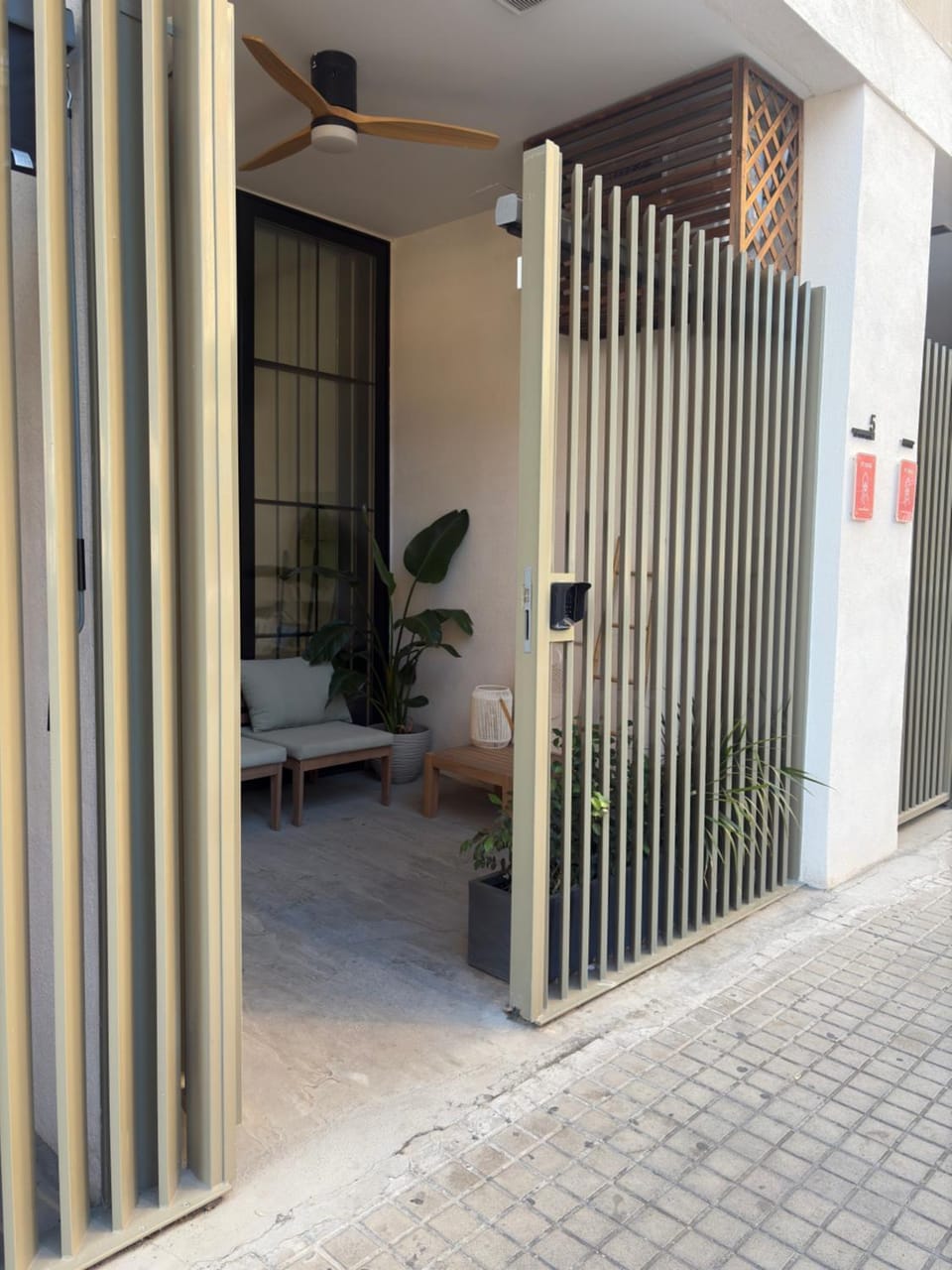 Facade/entrance