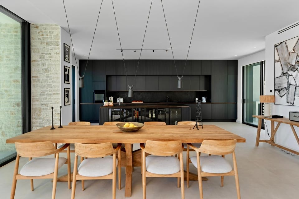 Living room, Dining area