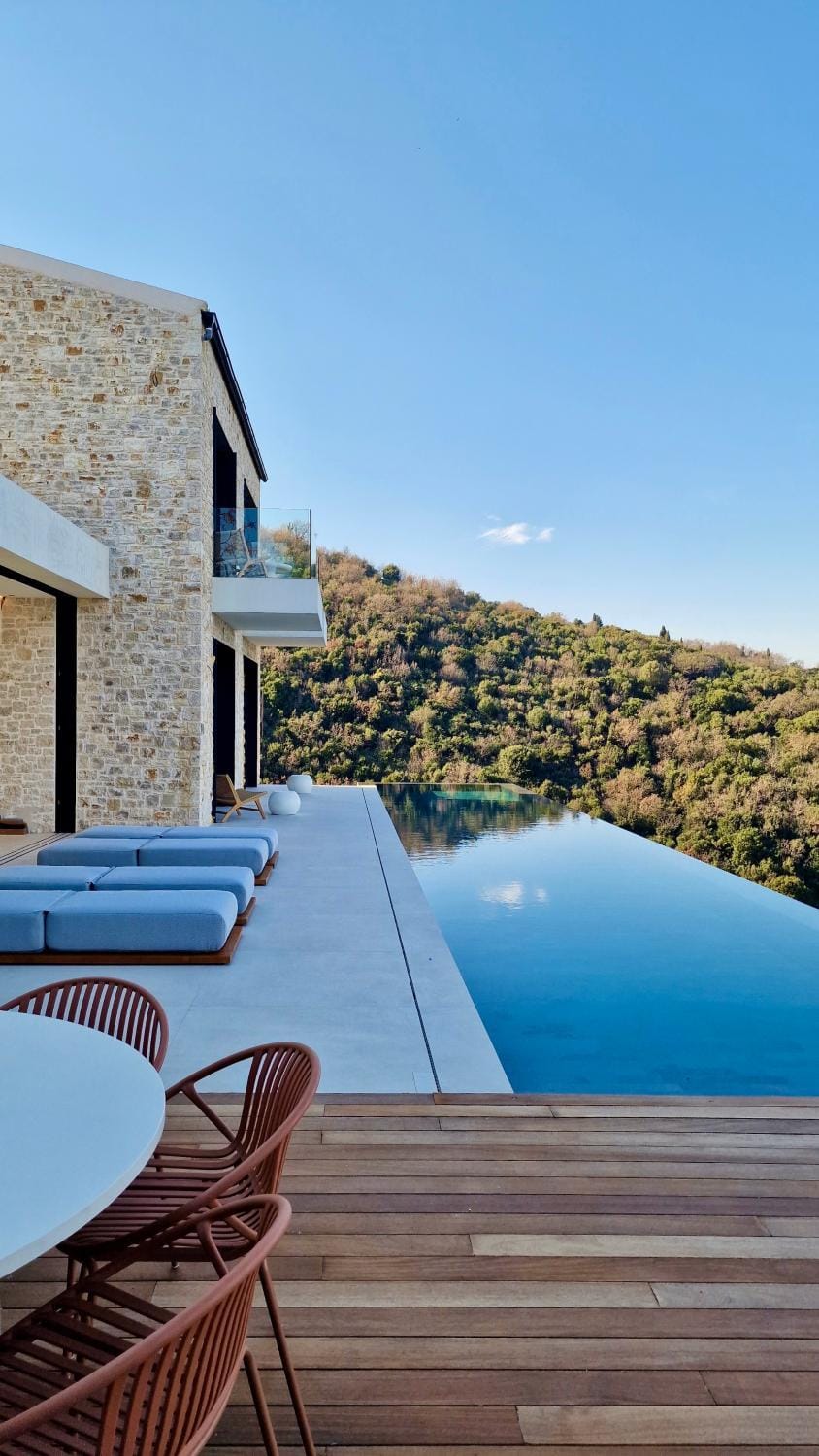 Natural landscape, View (from property/room), Mountain view, Swimming pool, sunbed