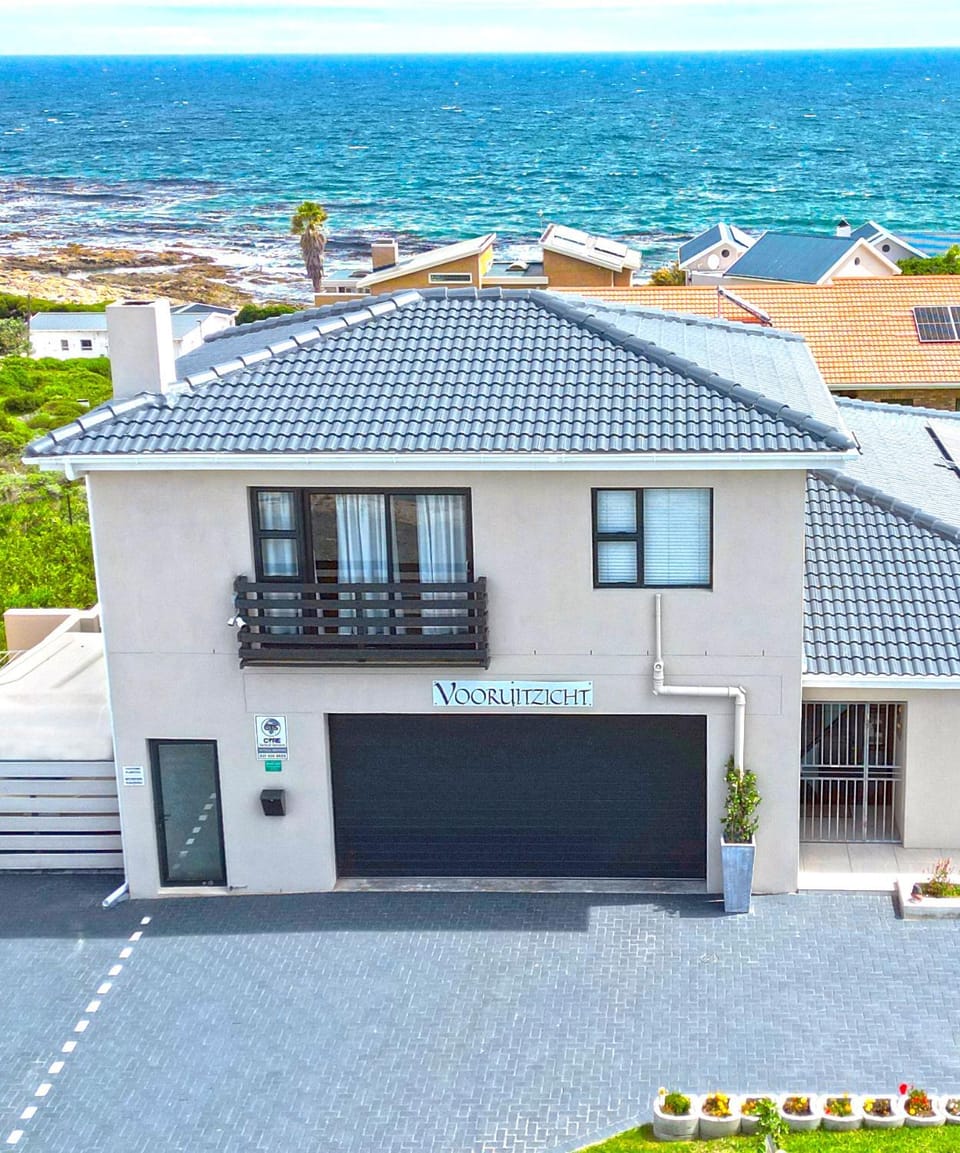 Property building, Natural landscape, Bird's eye view, Sea view, Street view