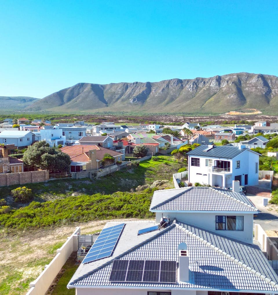 Property building, Natural landscape, Mountain view
