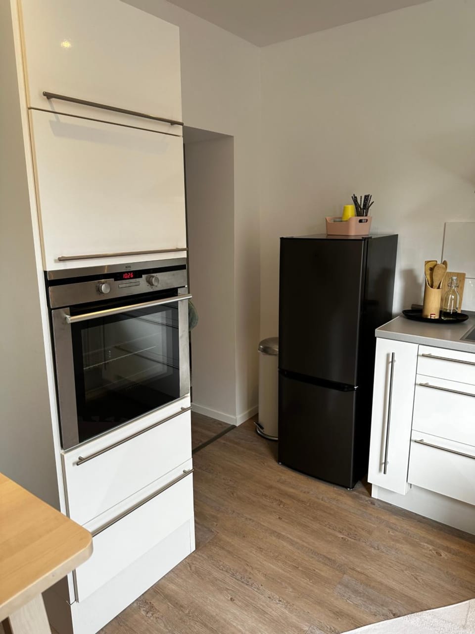 Kitchen or kitchenette, oven