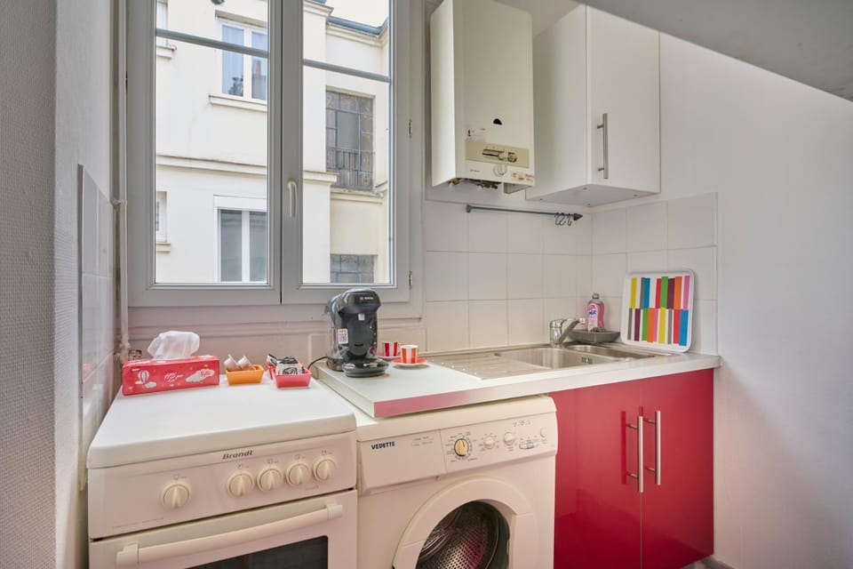 Kitchen or kitchenette, washing machine