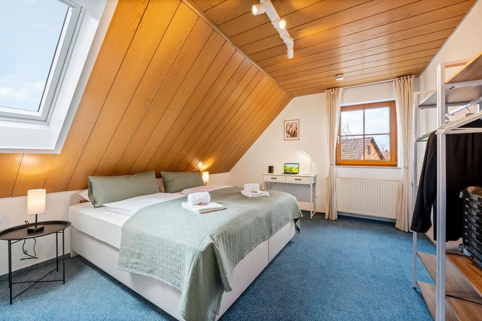 Bed, Photo of the whole room, Bedroom, towels