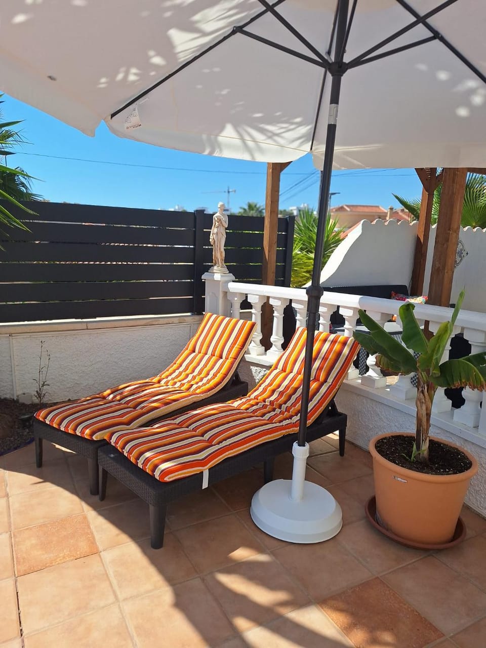 Balcony/Terrace, sunbed