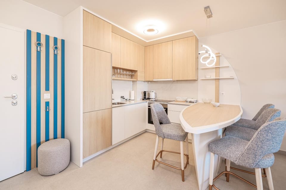 Kitchen or kitchenette, Seating area, Dining area, oven, stove, toaster