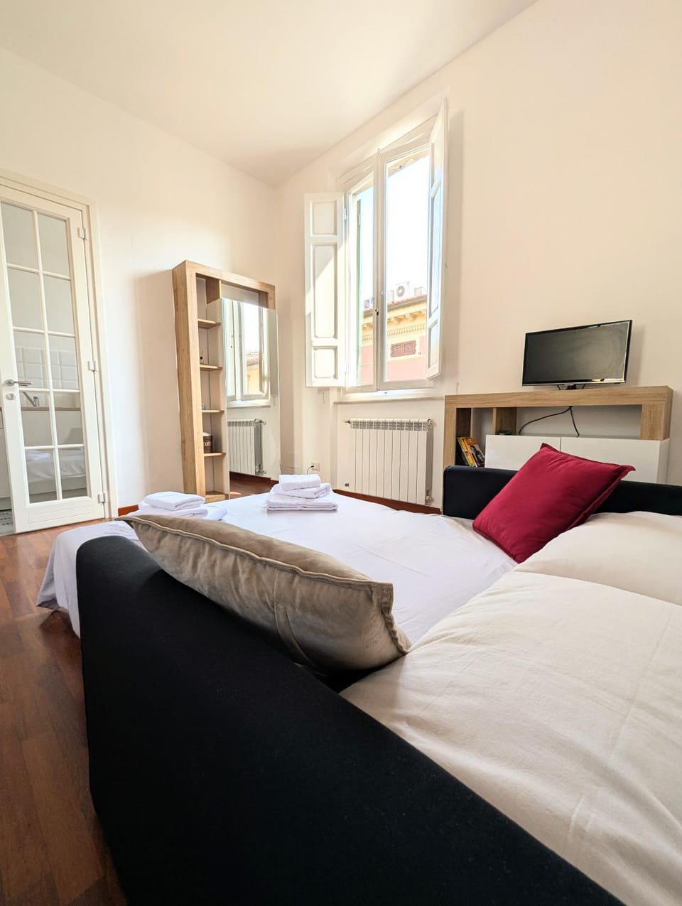 Bed, Living room