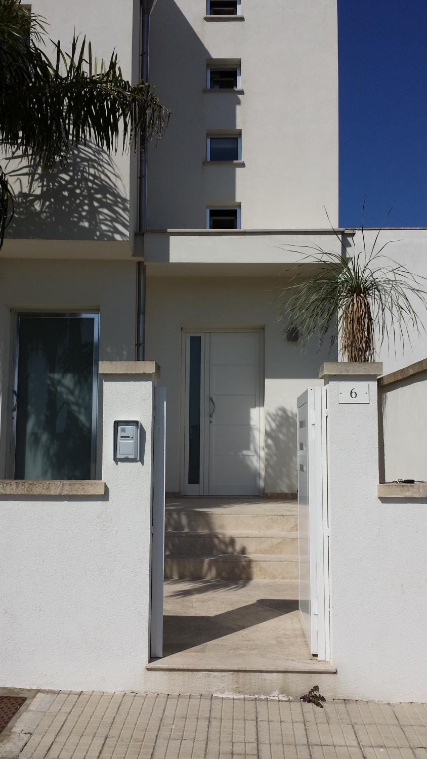 Facade/entrance