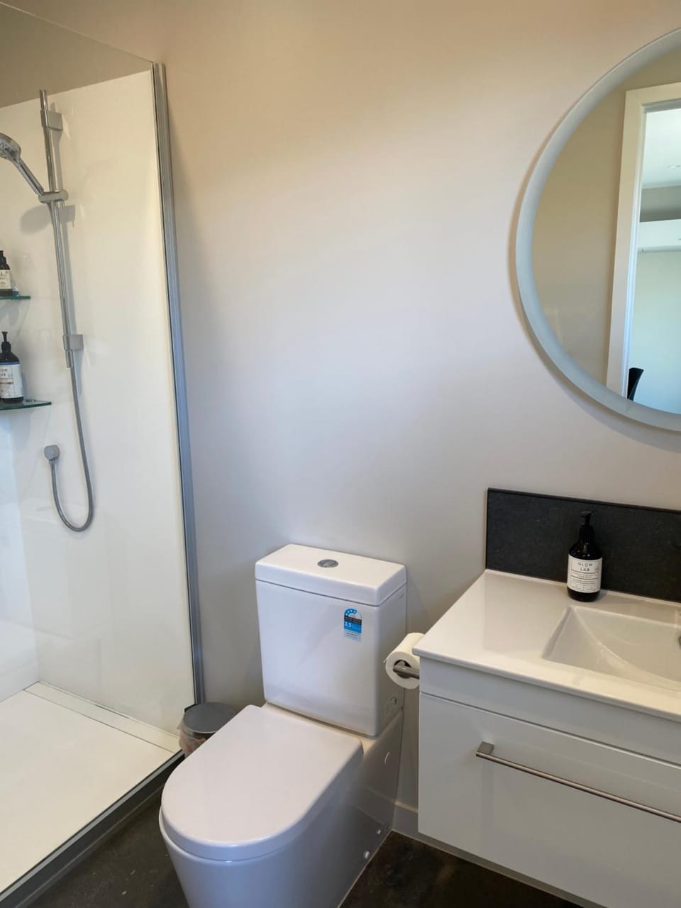Modern Apartment - walking distance to lake and town Apartment in Wanaka
