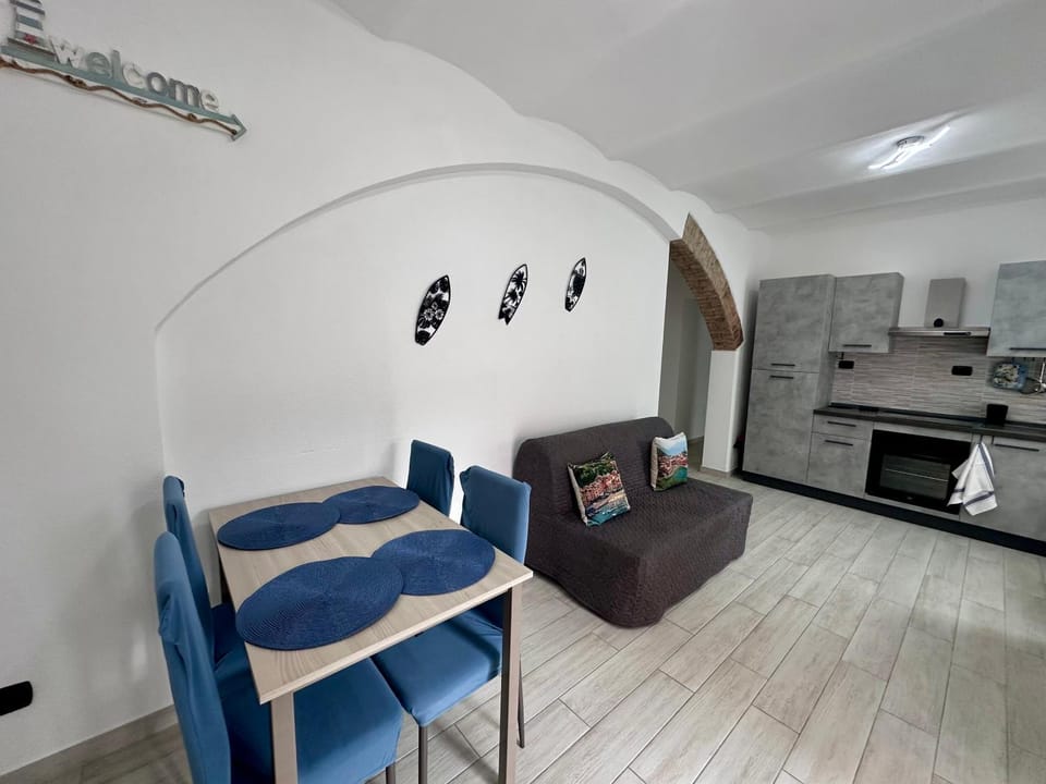 Kitchen or kitchenette, Living room, Seating area, Dining area, oven, pet friendly, stove