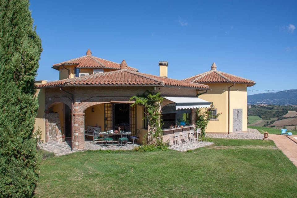 Patio, Day, Natural landscape, Garden