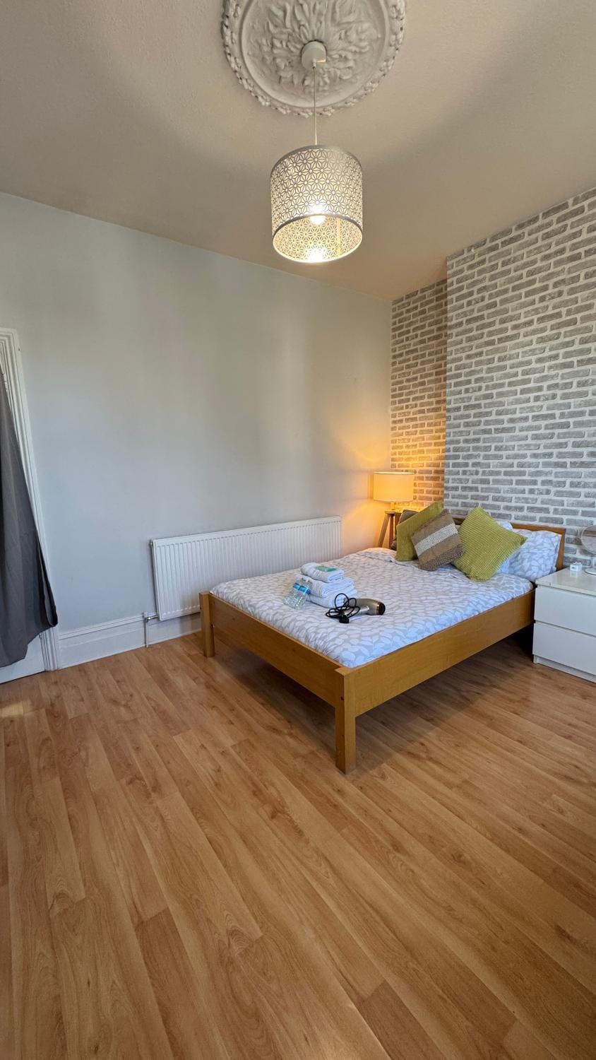 1 Cozy large room near Notting hill & Bayswater & Paddington Station Vacation rental in London