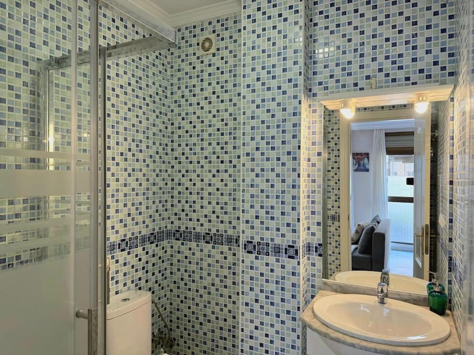 Estudio junto a la Playa de la Malagueta & parking Apartment in Malaga