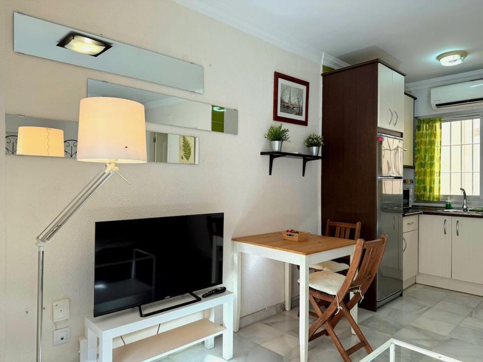 Estudio junto a la Playa de la Malagueta & parking Apartment in Malaga