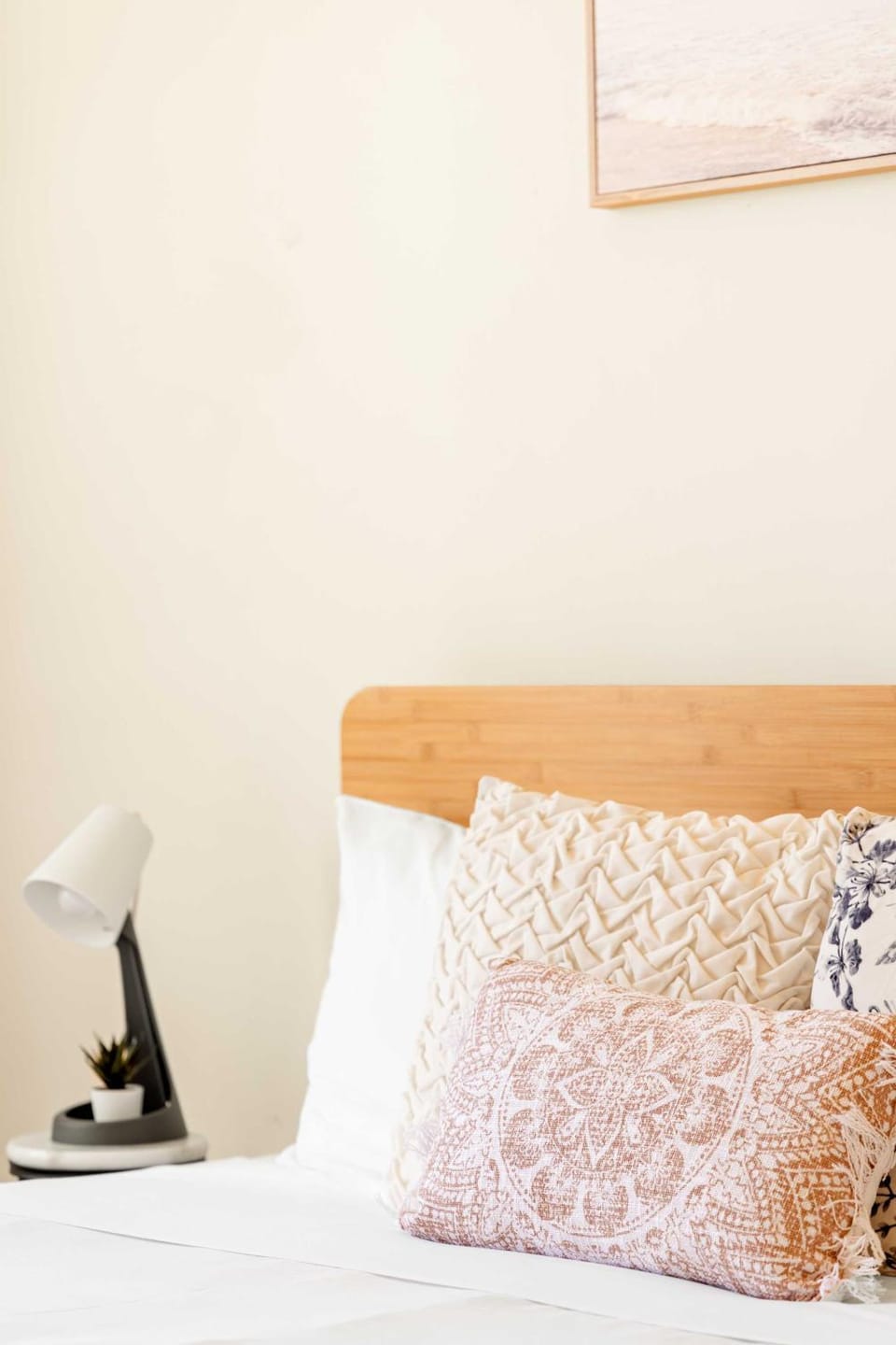 Quaint Double Room - Convenient Spot in Bexley - Shared Bathroom Bed and Breakfast in Sydney