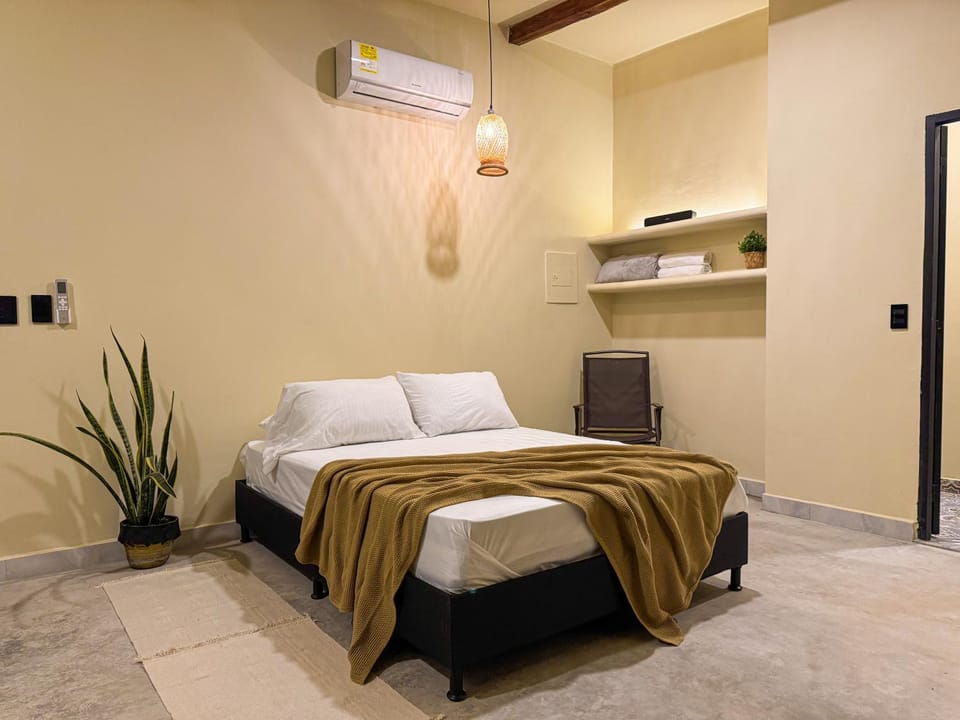 Bed, Photo of the whole room, Bedroom, air conditioner