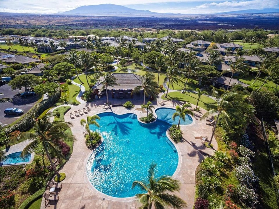 Property building, Spring, Natural landscape, Bird's eye view, Swimming pool, sunbed