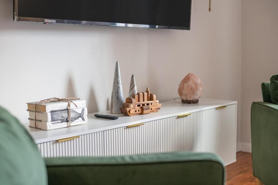 New Cozy retreat with parking and gameroom Minutes to NYC Apartment in Hoboken
