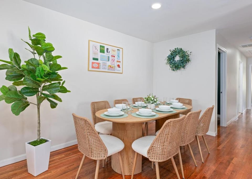New Cozy retreat with parking and gameroom Minutes to NYC Apartment in Hoboken