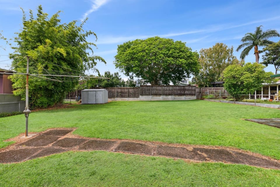 Spacious 3-Bed Home in Morningside with Backyard House in Brisbane