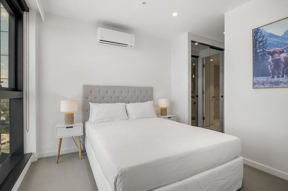 High-Rise 3-Bed Apartment with Premium Amenities Apartment in Melbourne